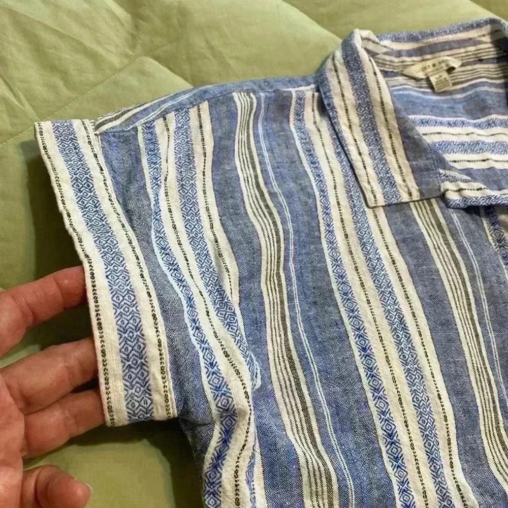 Lucky Brand Blue & White Striped Shirt Sleeve Button Up Shirt, Size Small.